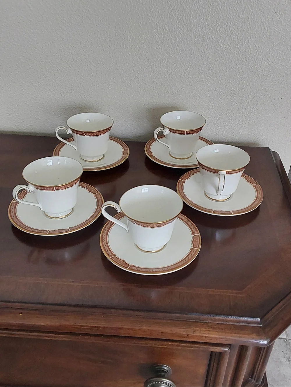 set of 5 Royal Doulton Meridian H5240 footed‎ tea cups and saucers
